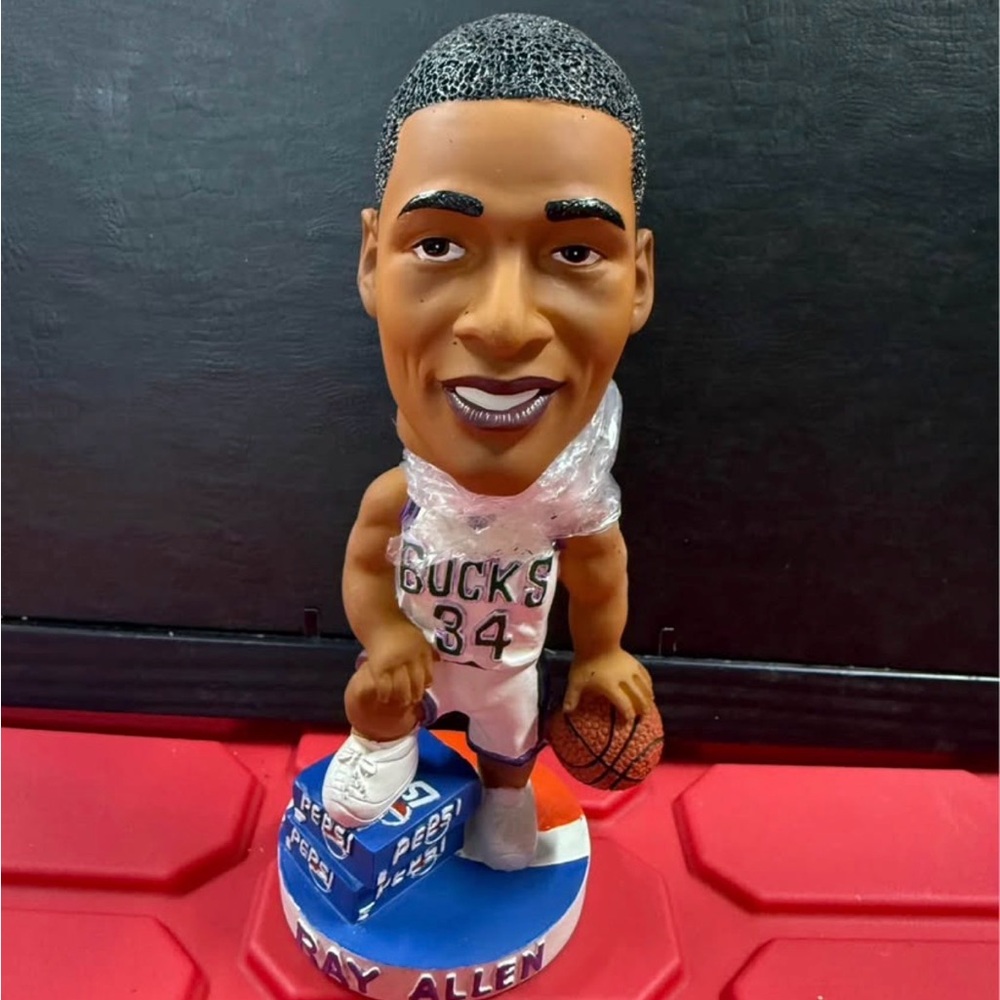 2001-02 NBA Ray Allen Milwaukee Bucks Stadium Giveaway Bobblehead 7.5” White